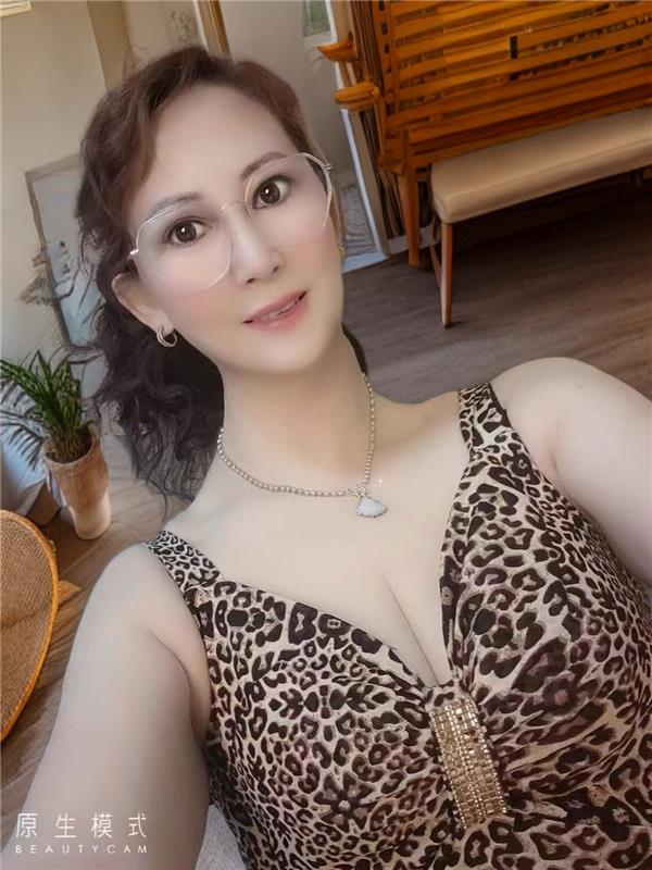 广东-深圳罗湖3张骚妇岚姐小少妇兼职-1.jpg